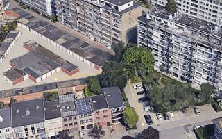 Garagebox met dubbele staanplaats (2 plaatsen achter elkaar). Binnenafmetingen : 2,78 x 10,82 mBreedte poort : 2,19 mHoogte poort : 1,87...