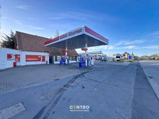 Handelspand, bestaande uit tankstation, carwash en woonst langs belangrijkste invalsweg van Blankenberge!<br /><br /><u><strong>Bijzonderheden:</strong></u><br />- Grondoppervlakte: 1.911m2.<br />- Straatbreedte: Circa 50 meter.<br />- Woning te renoveren.<br />- Tankstation: Nog circa 6 jaar verhuurd.<br />- Woongebied.<br /><br />Aarzel zeker niet om ons te contacteren indien u verdere info wenst: 050/70.01.02 - info@centro.be