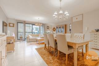 HERZELE - Dit ruime en veelzijdige triplexappartement is gelegen in de Hoogstraat te Herzele, op amper tien meter van het bruisende centrum...