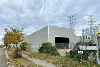 KMO-unit te huur langs de Zevenputtenstraat 28 te Zuttendaal.Er is een totale beschikbare oppervlakte van 8.000 m² en is opsplitsbaar vanaf 300m² per...