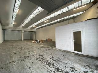 Entrepôt à louer – +/- 310 m² dans le zoning de Ans.Situé sur un site sécurisé et clôturé, cet entrepôt de +/- 310 m² bénéficie de la mise à...