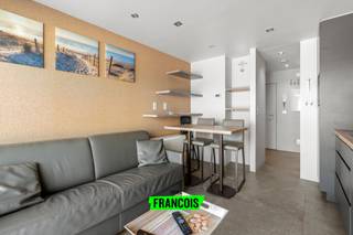 Deze charmante studio met slaaphoek in Middelkerke, gelegen op het 2de verdiep, biedt een unieke kans voor wie op zoek is naar een compacte...