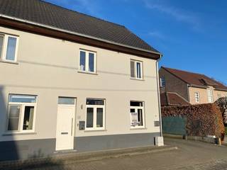 Instapklare woning met tuin en carport.In een rustige en aangename omgeving te Booischot bevindt zich deze zeer verzorgde en instapklare woning met...