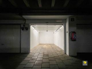 Garage box souterrain avec télécommande et compteur électrique séparé sur la Fruithoflaan !Ce box de garage a été récemment rénové, est situé au...