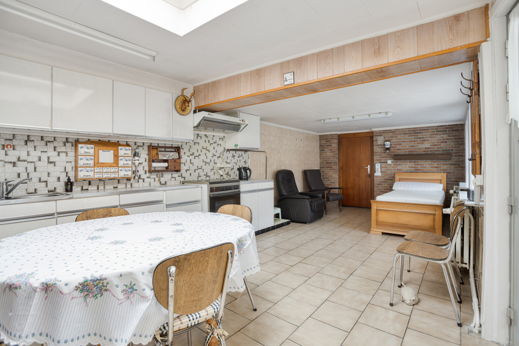 Karaktervolle open bebouwing met zonnige tuin en renovatiepotentieel - foto 4