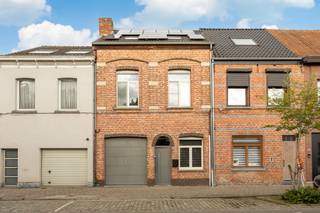 Instapklare gezinswoning met verrassend ruime indeling, 4 slaapkamers en tuin. Winkels, horeca, scholen, openbaar vervoer… op fiets -en...