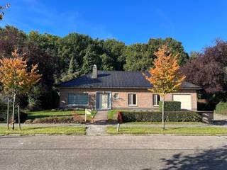 Laagbouw villa van ca 230 m2 met 3 slaapkamers nabij het centrum Brasschaat.In een rustige residentiële straat, De Heuvels, treffen we deze laagbouw...