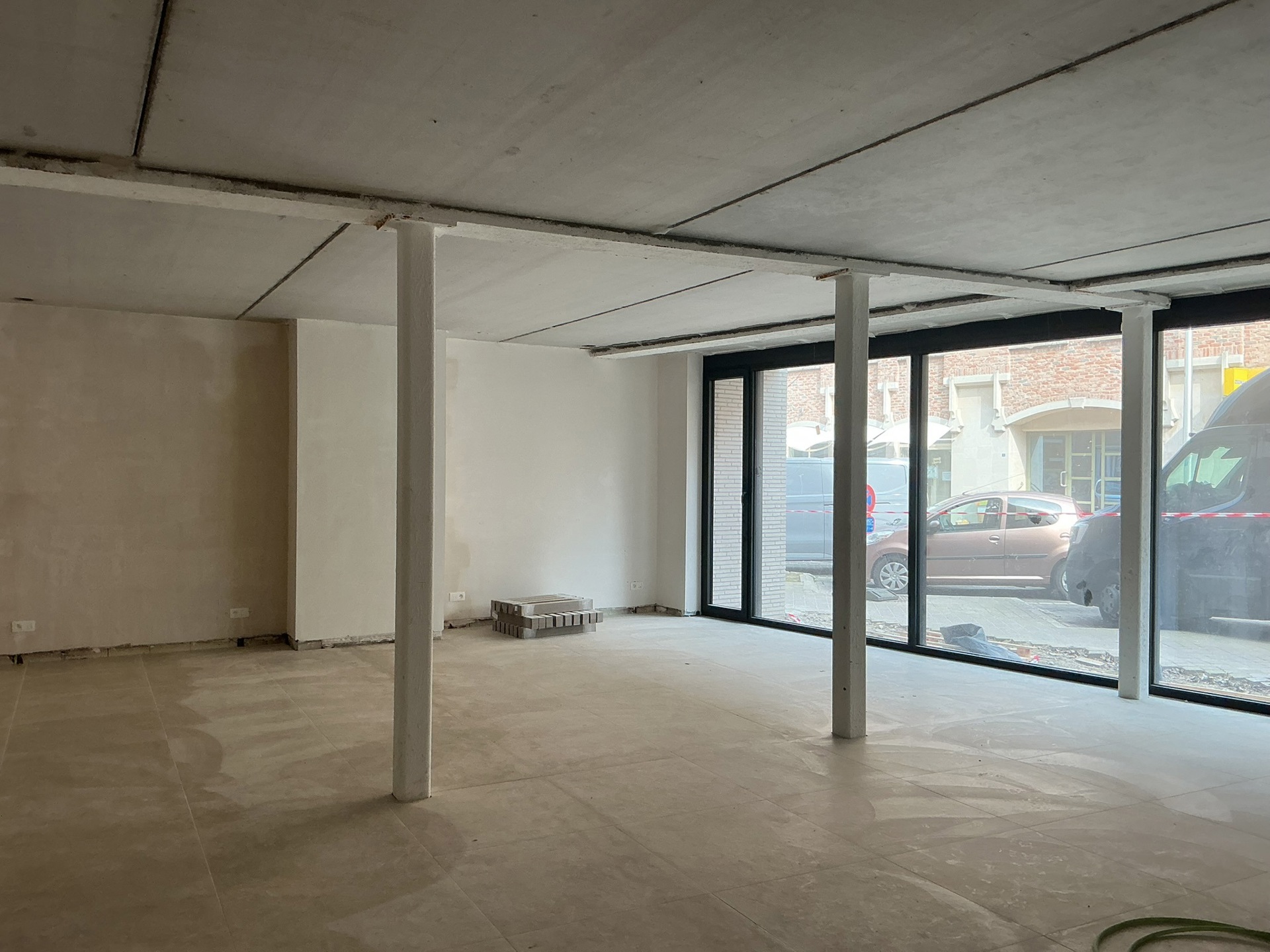 Ruime kantoorruimte (102m2) te huur in centrum Torhout! - foto 3