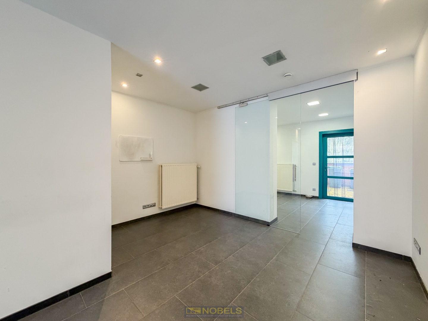 Te koop, Opbrengsteigendom met handelspand en duplex-appartement op topligging te Oudenaarde! - foto 5