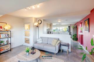 Gelegen nabij winkels en invalswegen treffen we dit ruime, perfect instapklare duplexappartement aan. Het appartement heeft de volgende...