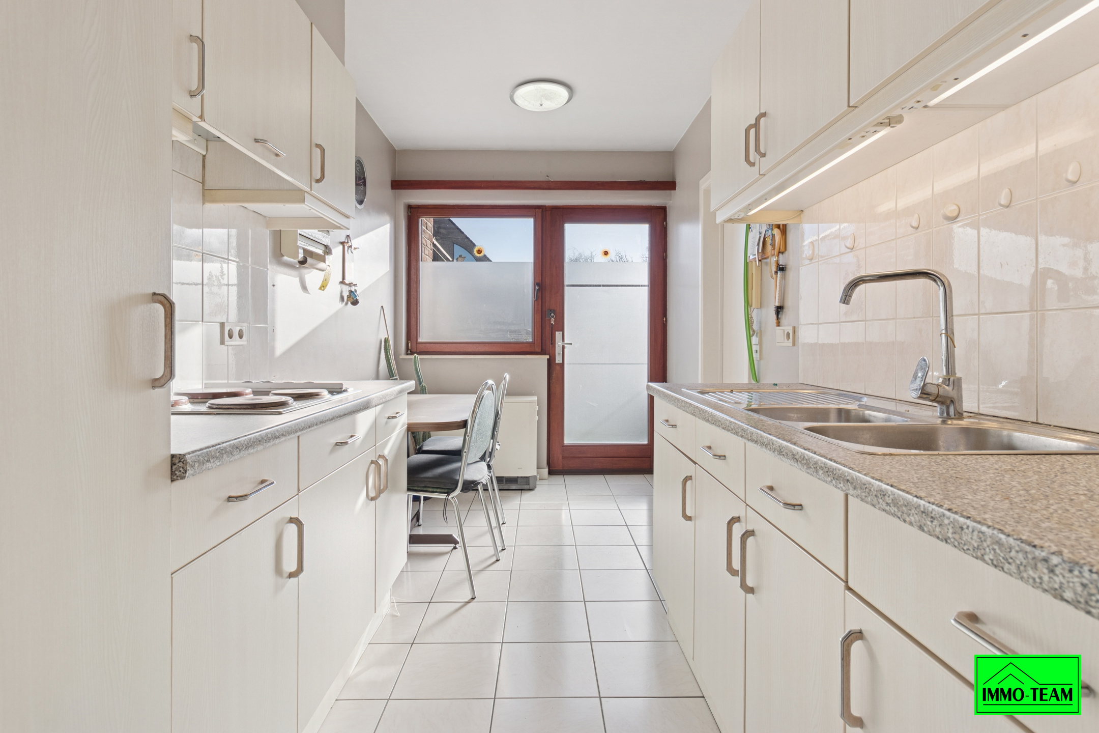 Ruim gelijkvloers appartement met garage - foto 5