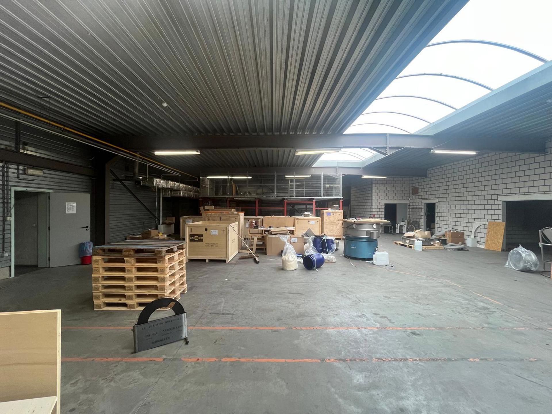 Bedrijfsgebouw magazijn met kantoren Mechelen-Noord - foto 4