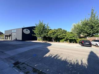 Bouwgrond (ca. 1.611m²) met loods  en potentieel voor 5 woningen te koop op toplocatie in Waregem. <br /><br />Het perceel is gelegen in het BPA Nieuwenhove. De voorschriften kunnen teruggevonden worden op www.waregem.be/bpa.<br /> <br />Voor meer info, aarzel zeker niet om met Isabel Lambert contact op te nemen via 0472 18 38 04 of isabel.lambert@dewaele.com voor een vrijblijvende afspraak.<br /><br />Bestuursmaatregelen in het maatregelenregister: nee