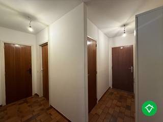 Ruim appartement in een kleine residentie op een zeer gunstige, centrale ligging te centrum Roeselare. Dit niet ver van De Spil, de...