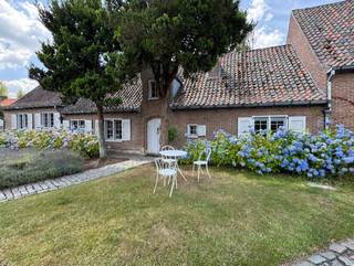 Op zoek naar een karaktervolle woning in een rustige, groene omgeving? Deze prachtige, weliswaar deels te renoveren woning in Maldegem, op een...