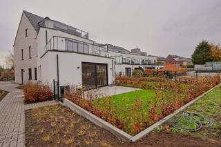 AANKOOP MOGELIJK AAN 6% BTW (op de volledige prijs)Dit prachtig afgewerkt nieuwbouwappartement met 2 slaapkamers heeft een bewoonbare oppervlakte van...