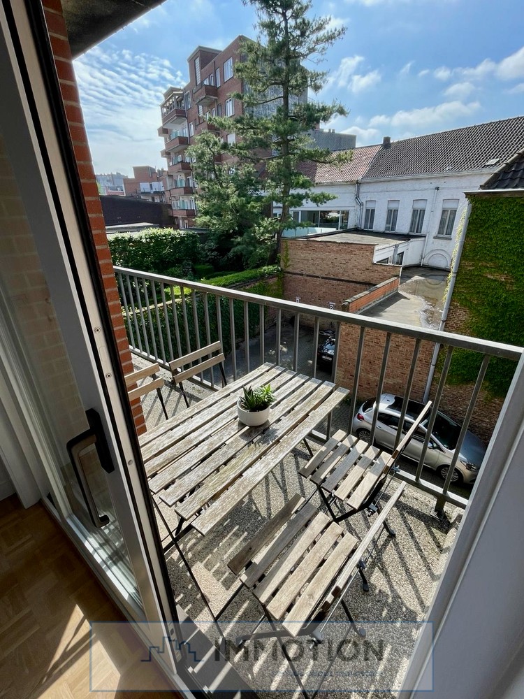 Comfortabel appartement met 2 slaapkamers en staanplaats in centrum Kortrijk - photo 4