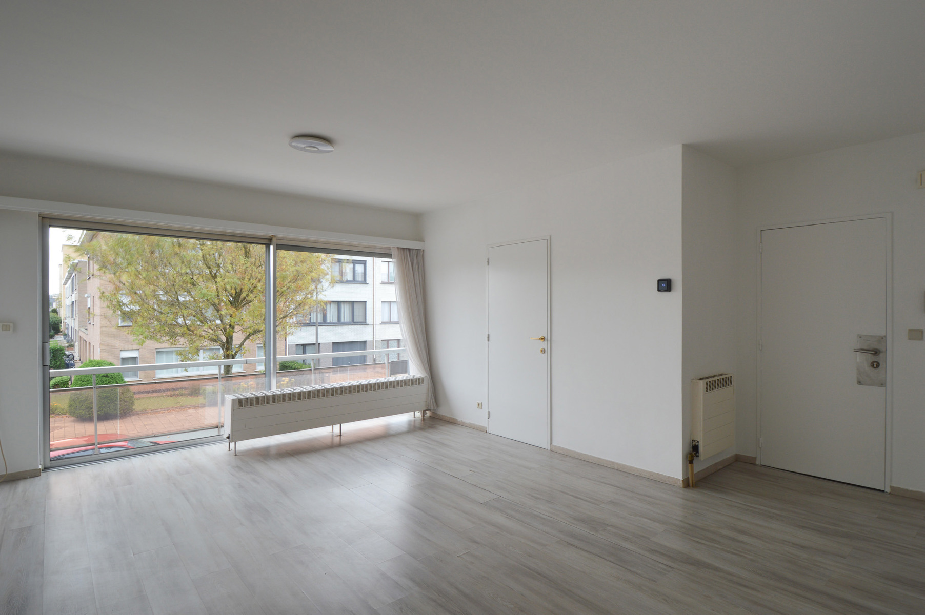 RUIM APPARTEMENT MET AUTOSTAANPLAATS - foto 2