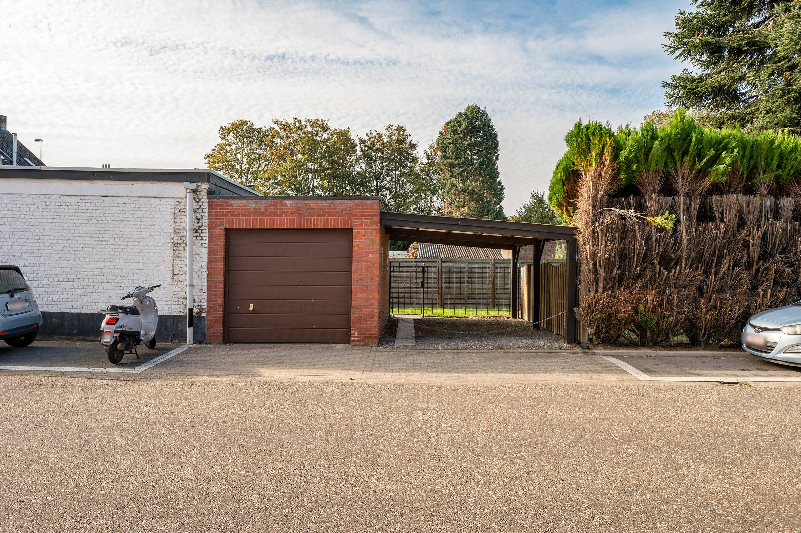 Een huis met charme, schone tuin en parkeren in je garage - foto 4