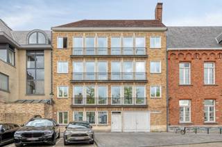 Cet appartement prêt à emménager situé dans un emplacement privilégié à Bruges présente une consommation d'énergie favorable (label C) et un...