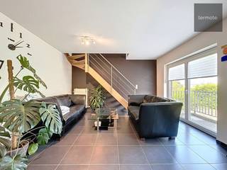 Instapklaar duplex appartement met ruime garage & autostaanplaats!Met plezier stellen we dit aangenaam duplex appartement voor met een bewoonbare...