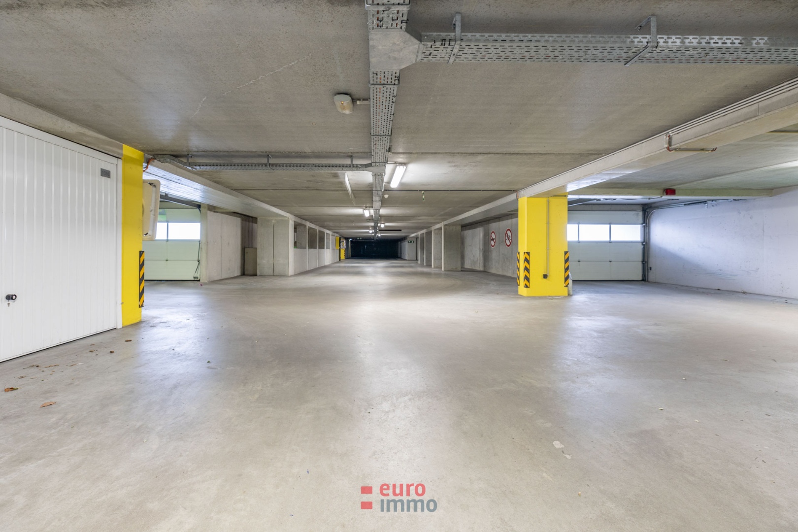 Afgesloten garagebox op een centrale ligging! - foto 3