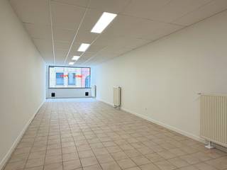 Interessant handelspand met veel passage, goed gelegen in de belangrijkste straat van Westkapelle. Dankzij het grote etalageraam aan de...