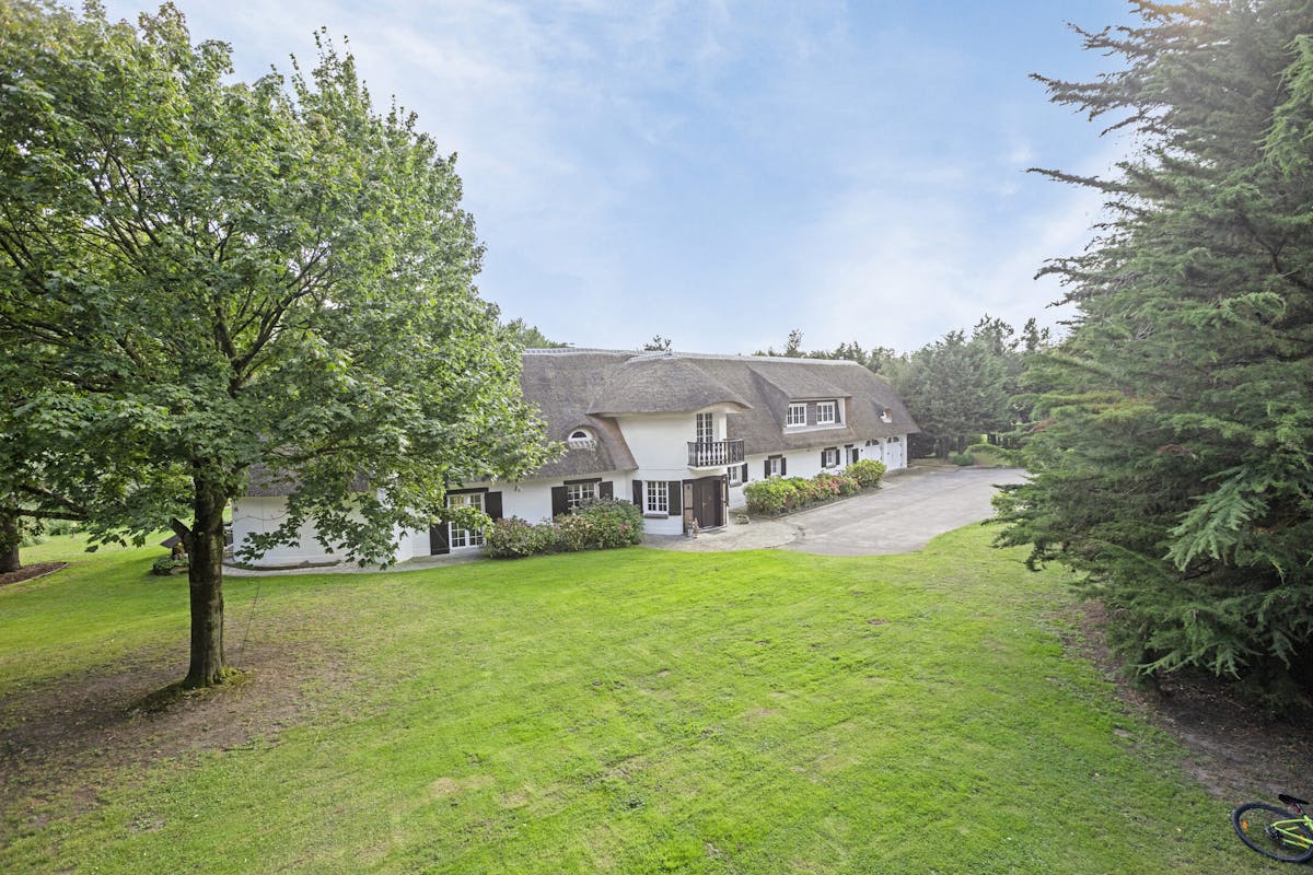 Luxurious property on approximately 1.8 ha with swimming pool and tennis court for sale in Gijvelde (France). - photo 1