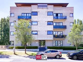 Unique investment project: apartment building with 17 residential units, 12 standingpl, 2 double standingpl and 2 garage boxesThis exceptionally well...