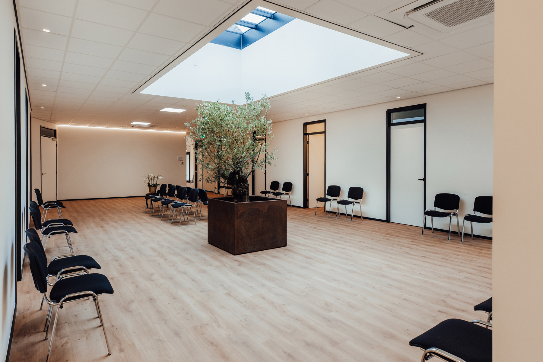 Commercial for rent in Geel - photo 5