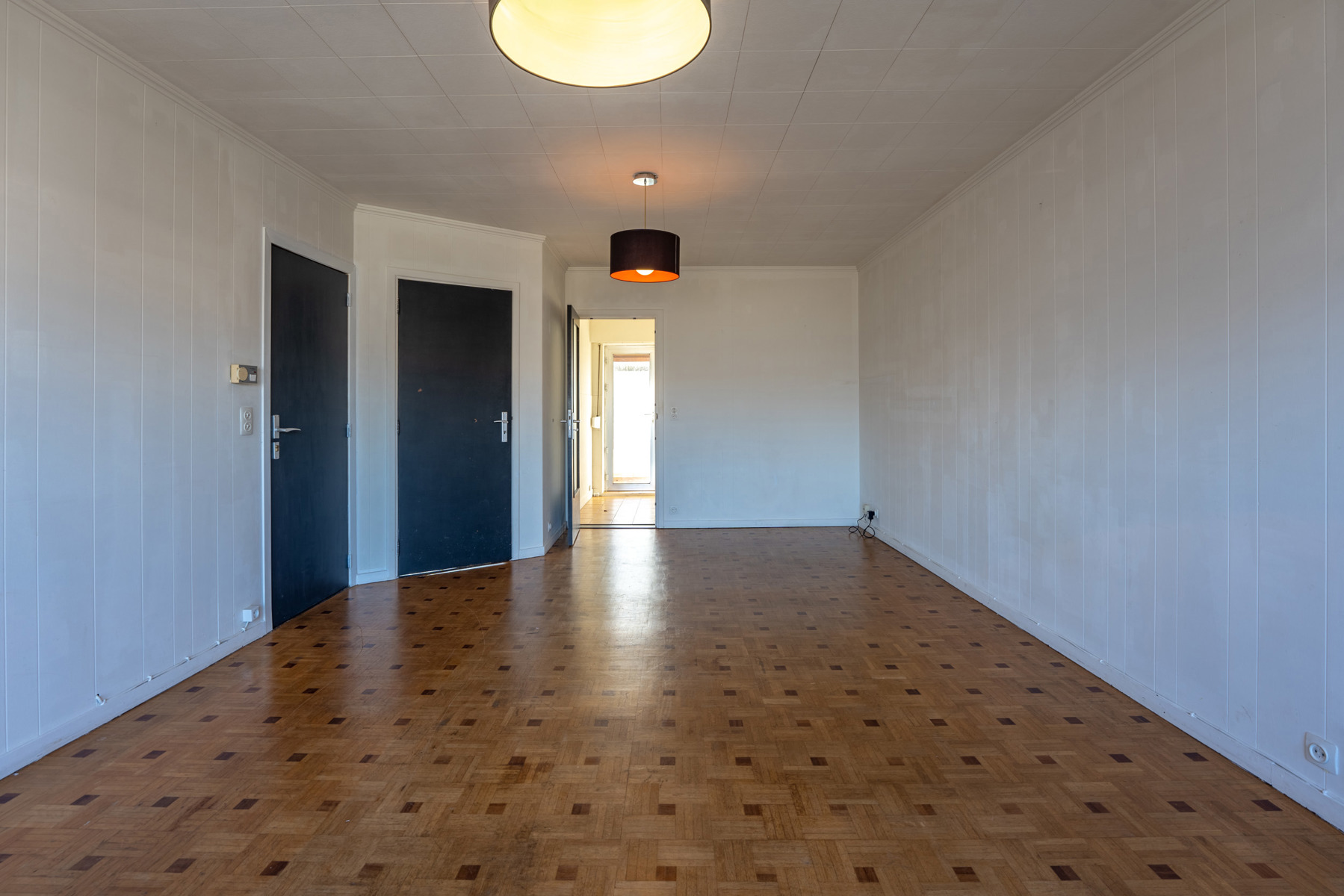 Opbrengsteigendom met 2 appartementen, inpandige garage en tuin - foto 4