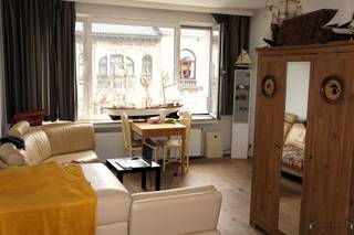 <p><span>Studio van 40 m² in wijk "'t Groen Kwartier".</span><span> </span></p><p><span> </span></p><p><span>Deze studio van 40 m² is centraal gelegen in de hippe wijk rond 't Groen Kwartier. </span></p><p><span>De studio is voorzien van een geïnstalleerde keuken, badkamer met douche, een apart toilet en de woonkamer van ca 28 m² op parkettegel. </span></p><p><span> </span></p><p><span>BIJZONDERHEDEN: </span></p><p><span>Geen garage en/of staanplaats aanwezig. </span></p><p><span>Momenteel in een 9-jarig huurovereenkomst met maandelijks huurbedrag van 756,67 euro inclusief 160 euro algemene kosten. </span></p><p><span> </span></p><p><span>Stedenbouwkundige inlichtingen: vergunning aanwezig, geen verkavelingsvergunning, geen voorkooprecht, geen maatschappelijke herstelregel opgelegd, woongebied. </span></p>