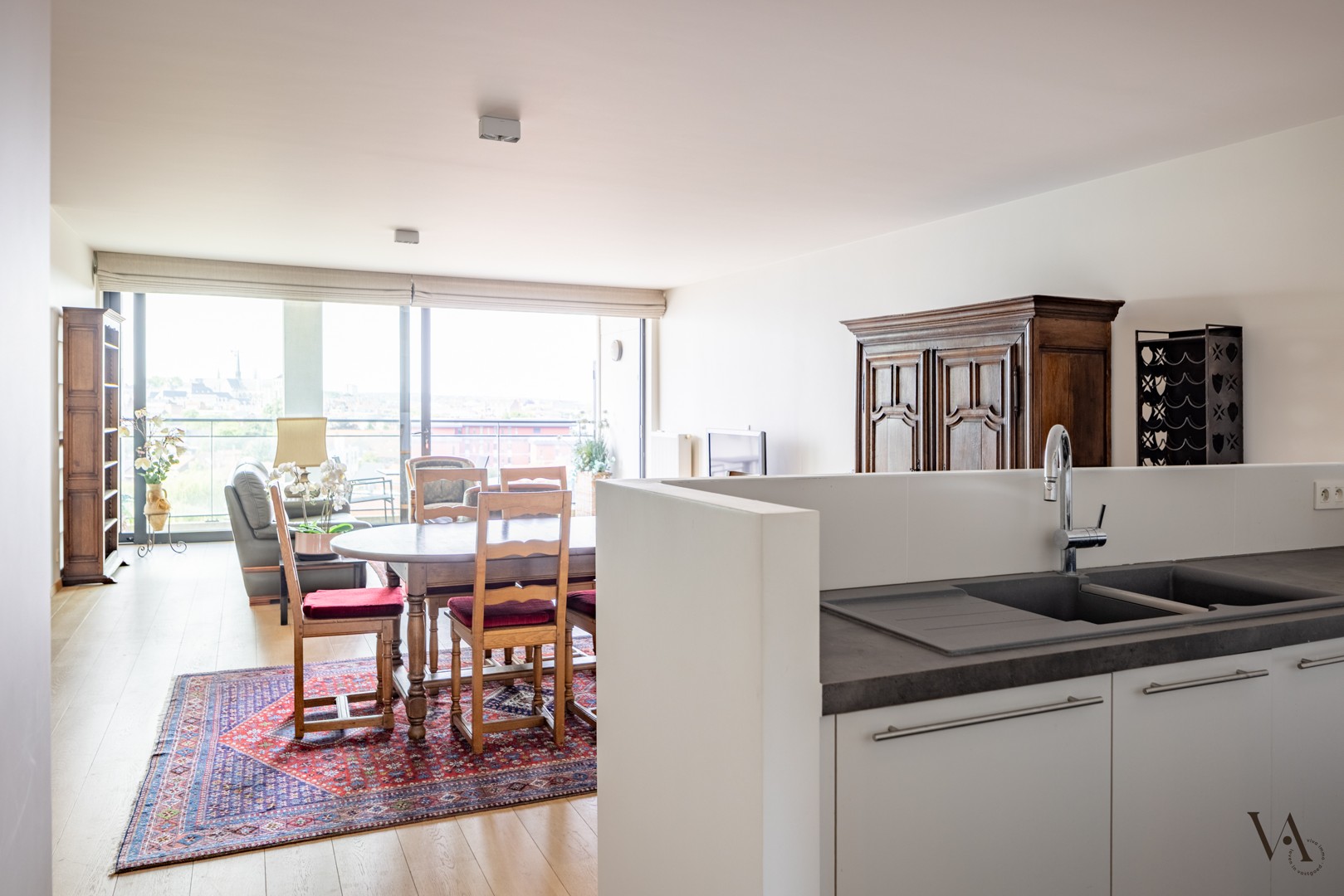 Ruim appartement met 2 slaapkamers en prachtig uitzicht over de jachthaven en het historische centrum - foto 3