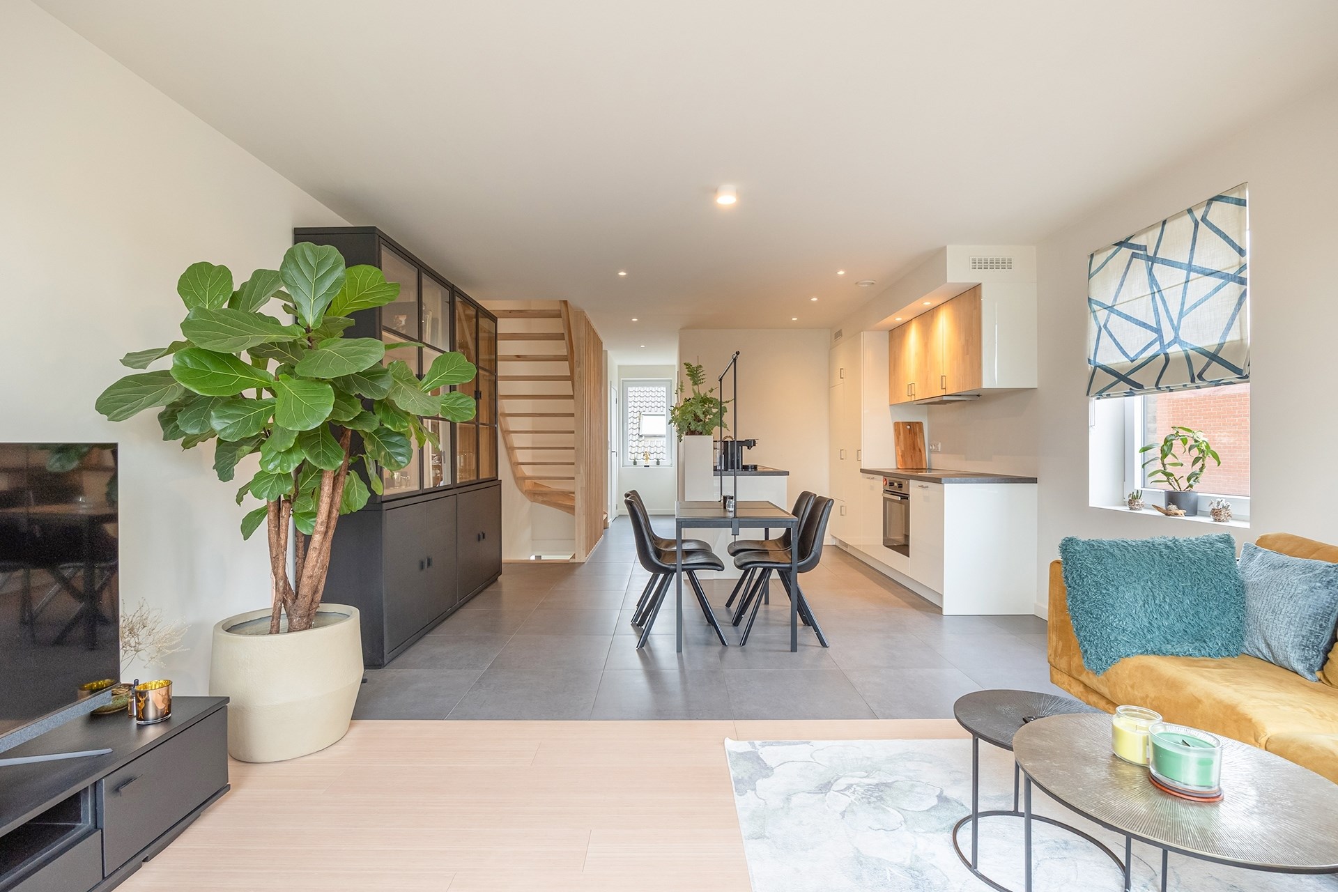 Recent triplexappartement met 2 slaapkamers en carport - foto 4