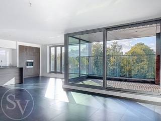 LICHT, RUIMTE EN ZON IN HARTJE KAPELLEN.Aangenaam appartement met twee slaapkamers en een zuidwestgericht, overdekt terras van 9 m² waar u winter én...