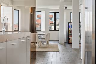 Located in an absolute prime location at Tunnelplaats, in the heart of Eilandje, you are within walking distance of MAS, the marina, Release Gym, Felix Pakhuis, and numerous leading restaurants and hotspots. Here, you can enjoy the bustling city life while coming home to an oasis of space and tranquility.<br /><br />This impressive 326 sqm loft, situated on the fifth floor of an iconic Art Deco building from 1937 (designed by Apollon Lagache), offers an exceptionally open living feeling. Thanks to the generous facade width and large windows, the living space is bathed in natural light, providing a panoramic view of the Antwerp skyline. From your living room, you can see iconic landmarks such as the Boerentoren, the Cathedral of Our Lady, MAS, and the many characteristic towers that give the city its unique silhouette.<br /><br />The solid parquet floor, stylish built-in gas fireplace, and fully equipped open kitchen with kitchen island create a warm, luxurious atmosphere. The adjoining circular space is the perfect place for an exclusive home office, reading corner, or lounge with spectacular city views. Currently, the loft has two very spacious bedrooms, including a master suite with custom dressing room and ensuite bathroom. Thanks to the thoughtful floor plan, one or even two additional bedrooms can easily be created, allowing for a layout with up to four bedrooms. There is also a second shower room.<br /><br />An additional asset is the communal rooftop terrace of approximately 200 sqm with breathtaking 360° panorama of Antwerp. There are already concrete renovation plans for this rooftop, transforming it into a green rooftop with solar panels. The preparatory documentation for this is already available.<br /><br />The loft also has a favorable EPC label C (215 kWh/m²), compliant electricity, is asbestos-free, and equipped with air conditioning, an alarm system, and a reinforced security door. A spacious private cellar storage is included. An indoor parking space with the option for a charging point can be purchased optionally (€35,000).