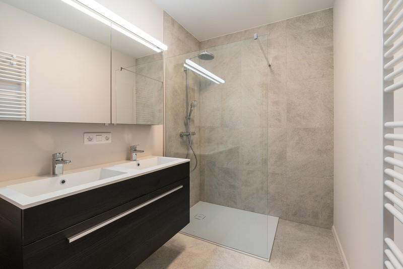 Volledig afgewerkt en instapklaar nieuwbouwappartement met twee slaapkamers en groot terras - foto 5