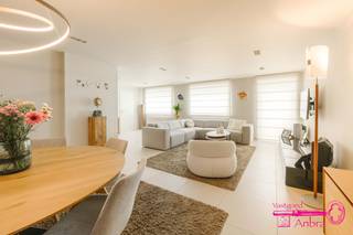 * Prachtige instapklare alleenstaande villa op de grens Ingelmunster/Meulebeke* Totaalrenovatie in 2010* Gelegen nabij het centrum van Meulebeke en...