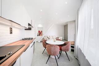 Superbe maison 3 façades entièrement rénovée en 2026 !Idéalement située à deux pas des commerces, des transports en commun et des écoles, cette...