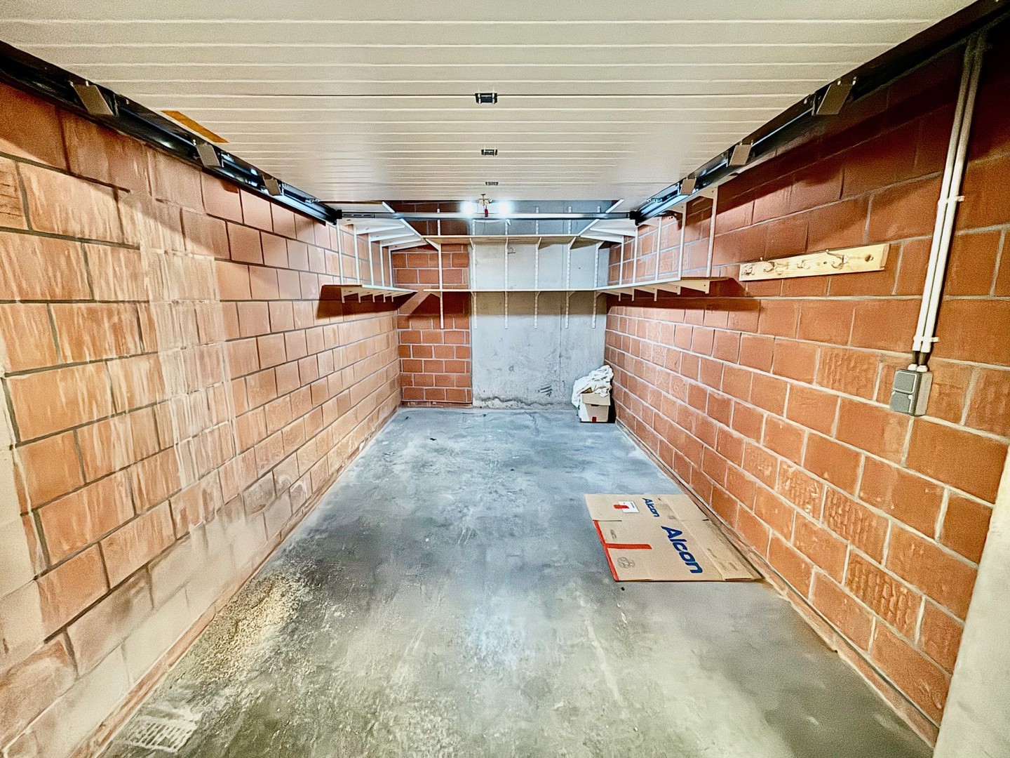 Prachtige nieuwbouw garage nummer 3 in een privaat afgesloten modern appartementsgebouw - foto 2