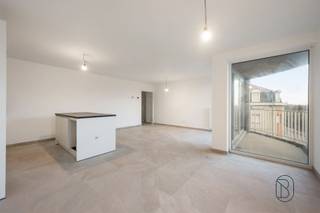 <p>Dit klassieke nieuwbouwproject in Moeskroen staat voor zorgeloos wonen op een centrale ligging.<br /><br />De architectuur straalt rust en elegantie uit, terwijl het interieur volledig inspeelt op de noden van hedendaags wonen: energiezuinig, praktisch en comfortabel.<br />Elke appartement werd ontworpen met aandacht voor functionaliteit, natuurlijke lichtinval en afwerkingskwaliteit.<br />Aangename terrassen. <br /><br />Een project dat niet alleen vandaag overtuigt, maar ook op lange termijn zijn waarde en uitstraling behoudt.<br /><br />Meer info bij Immo Beguin: sebastien@immobeguin.be</p>