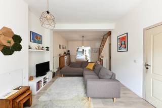 <strong>A renovated family home, ready to move into, with a lovely garden in Rotselaar</strong><br /><br />Are you looking for a charming home that combines comfort, cosiness and an ideal location? In Groenstraat in Rotselaar, you will find this tastefully renovated terraced house with a garden, ideal for families, young couples or couples wishing to live in a quiet area whilst enjoying all the local amenities.<br /><br />As soon as you step inside, you’ll be struck by the pleasant atmosphere. The open-plan living area and bright kitchen form the heart of the home. Sustainable renovations (roof, windows, etc.) ensure a good energy rating (B). You’ll enjoy modern living comfort without sacrificing character or cosiness.<br /><br />The house has three comfortable bedrooms and a low-maintenance garden where both young and old can enjoy life. Here, you can relax and enjoy moments of togetherness in complete tranquillity. The outdoor space also offers plenty of room for a terrace, a children’s play area or a decorative garden. The garden shed at the rear also offers plenty of space and potential.<br /><br /><strong>Living in Rotselaar</strong><br /><br />Rotselaar is a highly sought-after municipality, renowned for its unique blend of green spaces, tranquillity and excellent transport links. The municipality offers a wide range of shops, schools, nurseries, sports clubs and restaurants, making everyday life particularly enjoyable.<br /><br />Nature lovers and sports enthusiasts will find plenty to enjoy in the beautiful surroundings of Lake Rotselaar. Hiking, cycling, jogging and water sports are just some of the many leisure activities on offer here.<br /><br />This location is also a major advantage for commuters. Thanks to the proximity of the E314, smooth connections to Leuven, Brussels, Mechelen and Aarschot, as well as train and bus services, you benefit from excellent transport links.<br /><br />In short, this charming, renovated house offers a unique opportunity for those seeking a cosy home in a green, vibrant and very well-located town.<br /><br /><strong>Highlights</strong><br /><br />Renovated house, ready to move into<br />Cosy and bright living areas<br />Lovely private garden<br />Quiet residential neighbourhood<br />Good links to Leuven, Aarschot and Brussels<br />Shops, schools and leisure facilities in the immediate vicinity<br /><br />A must-see! Contact us for more information or to arrange a viewing, and let yourself be surprised by the charms of this house and its surroundings.