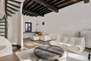 Neoclassicistische stadswoning uit de 19de eeuw met zicht op de Schelde en de KathedraalIn deze woning ervaar je Antwerpen op zijn meest authentieke...