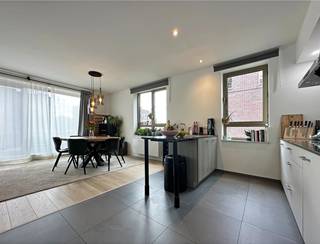 Mooi en recent gebouwd appartement met 2 slaapkamers en zonnig terras te Wommelgem!Het appartement is gelegen op de eerste verdieping van een...