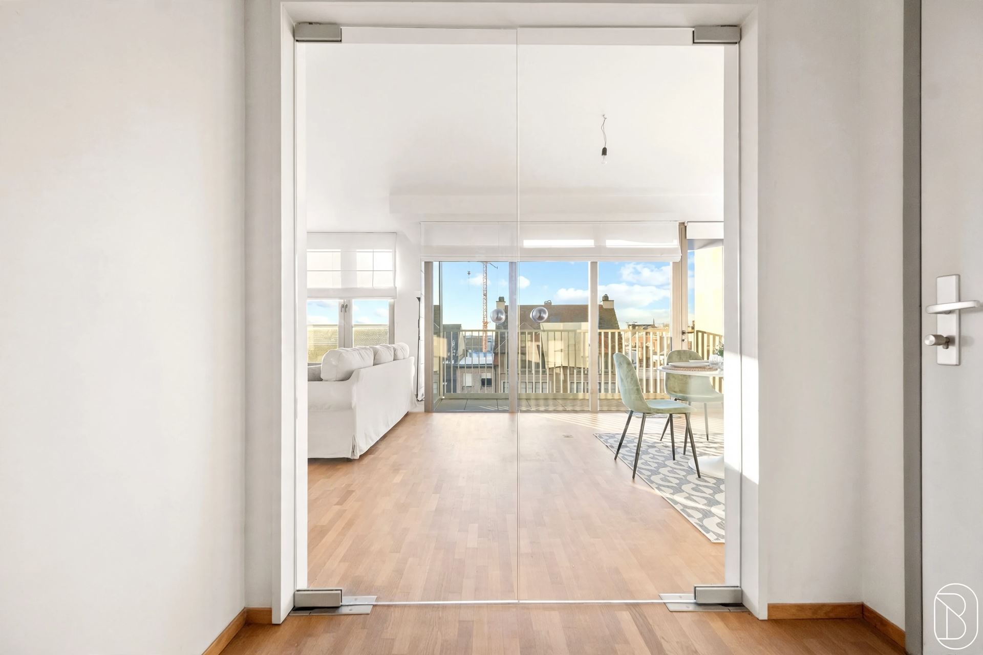 TOPGELEGEN APPARTEMENT met 2 slaapkamers en leuk ZONNETERRAS - foto 1