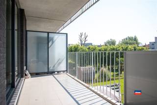 <p><span>HOBOKEN | INSTAPKLAAR APPARTEMENT MET TWEE SLAAPKAMERS EN GROOT TERRAS GELEGEN OP DE EERSTE VERDIEPING VAN VERZORGD GEBOUW MET LIFT | BOUWJAAR 2009 | BEWOONBARE OPP 90m² | EPC A |</span></p><p><span>Indeling als volgt : inkomhal - leefruimte met open, geïnstalleerde keuken - groot terras - 2 slaapkamers - badkamer met douche en lavabomeubel - technische unit met aansluiting wasmachine - gastentoilet. </span></p><p><span>Maandelijkse kosten bedragen 95 euro (voor onderhoud, lift, minuterie,...). </span></p><p><span>Het appartement is zeer gunstig gelegen nabij winkels, scholen, openbaar vervoer en alle grote invalswegen.</span></p><p><span>Zeer energiezuinig appartement.</span></p><p><span>Elektriciteit conform het AREI.</span></p><p><span>Ideaal als startersappartement én ideaal om te verhuren.</span></p><p><span>Mis deze kans niet !</span></p><p><span> </span></p><p><span>Optioneel: privé autostaanplaats naast het gebouw bij aan te kopen (VP 12.500 euro).</span></p>