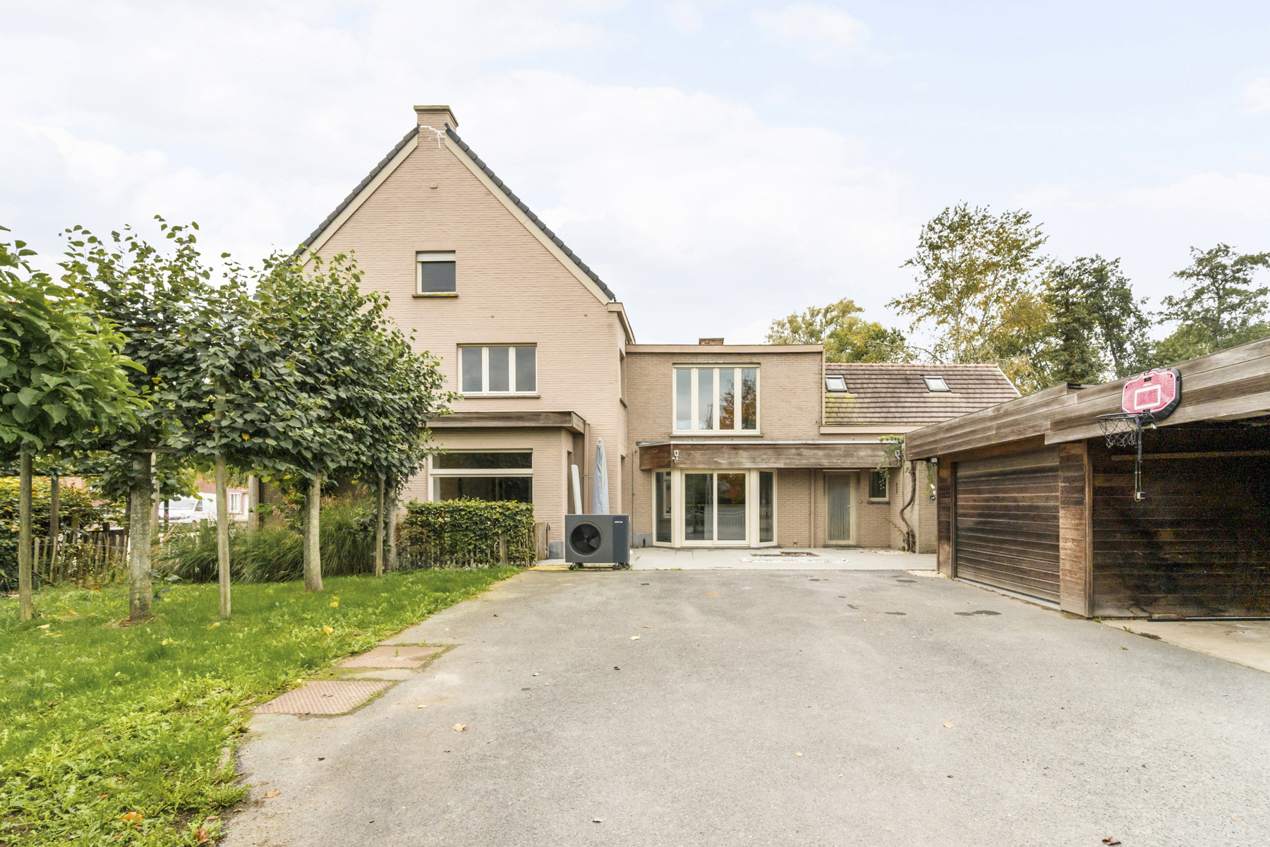 Instapklare woning (4 SLPK) met garage én carport - foto 1