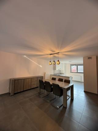 BEZOEKAANVRAGEN UITSLUITEND VIA MIJN HUURPROFIEL, KLIK OP DE CONTACTKNOP OM UW BEZOEK AAN TE VRAGEN.Ruim modern appartement met 2 slaapkamers, een...