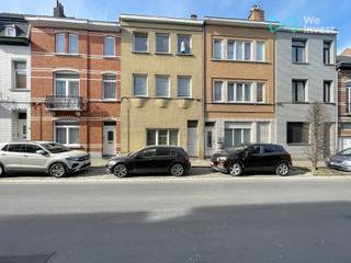 Lichtrijk duplexappartement met ruime slaapkamer – EPC CDuplexappartement op de 2e en 3e verdieping. Op de 2e verdieping bevindt zich een zeer ruime...
