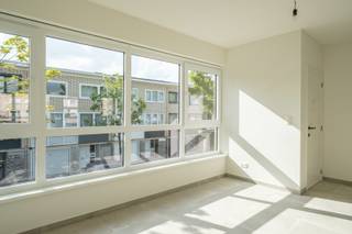 Dit aangename appartement is gelegen op de 1ste verdieping in een rustige, groene omgeving op een steenworp van de stad, met alle voorzieningen in...